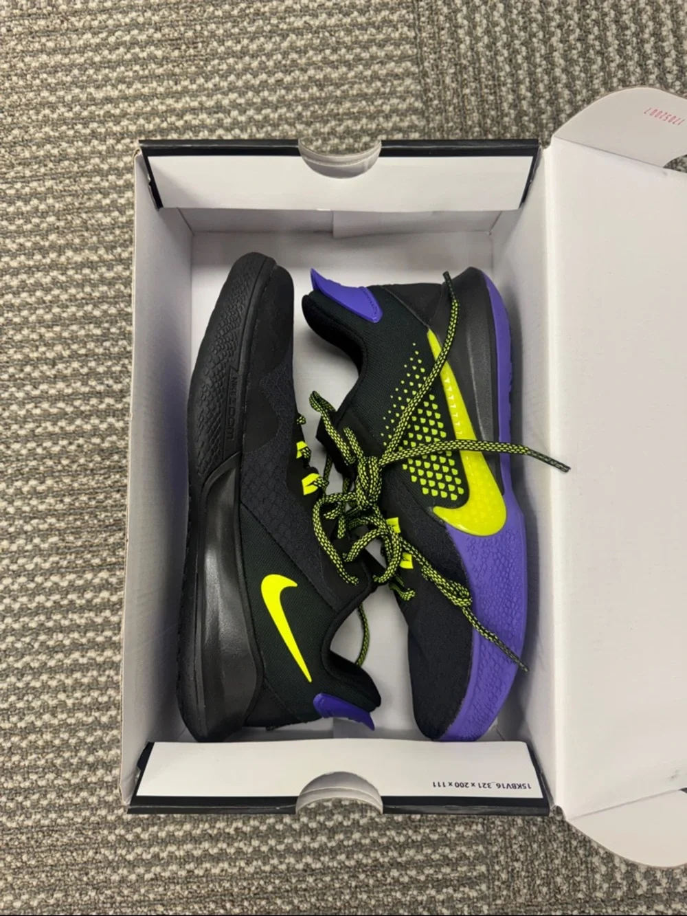 Nike Kobe Mamba Fury Black & Lemon Venom, size 6.5 men’s/8 women’s/5 youth NWT